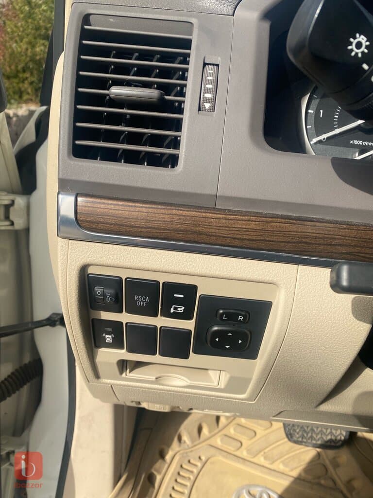 Toyota Land Cruiser GXR 9