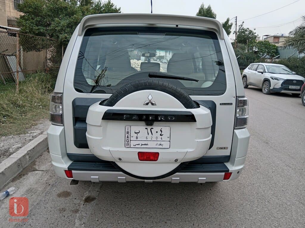 Mitsubishi Pajero GLS 9