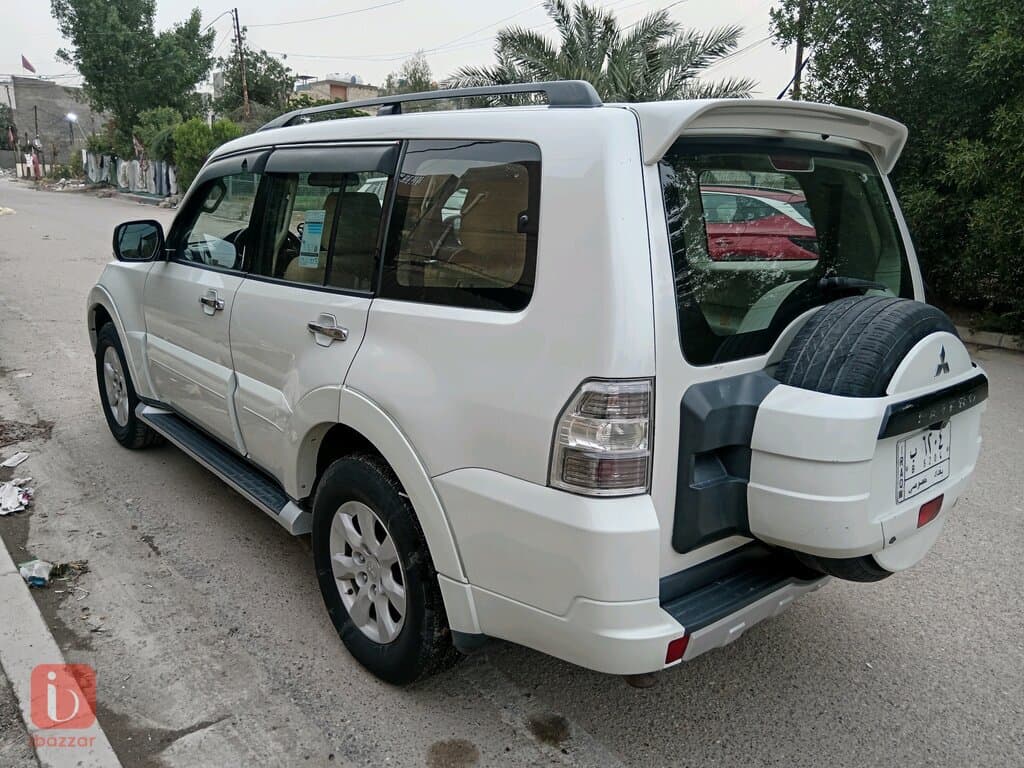 Mitsubishi Pajero GLS 10