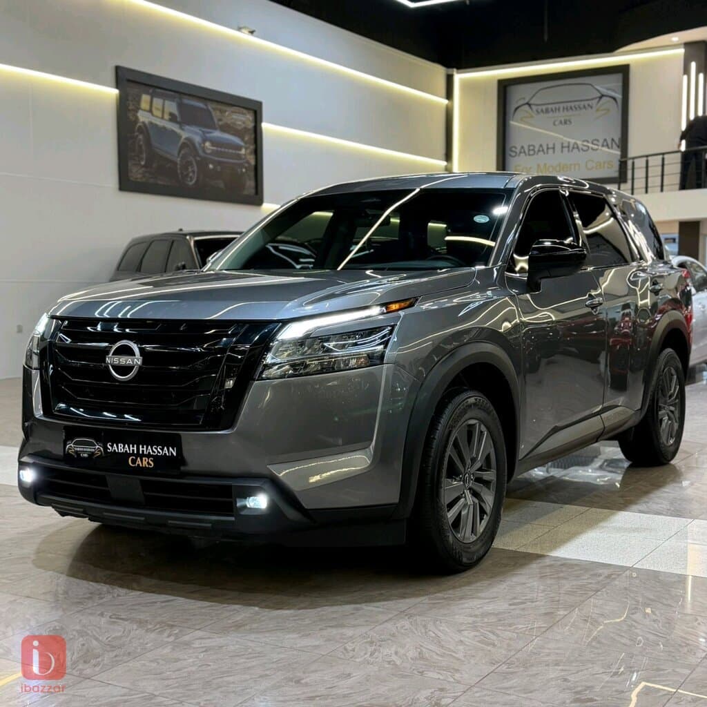 Nissan Pathfinder S 2