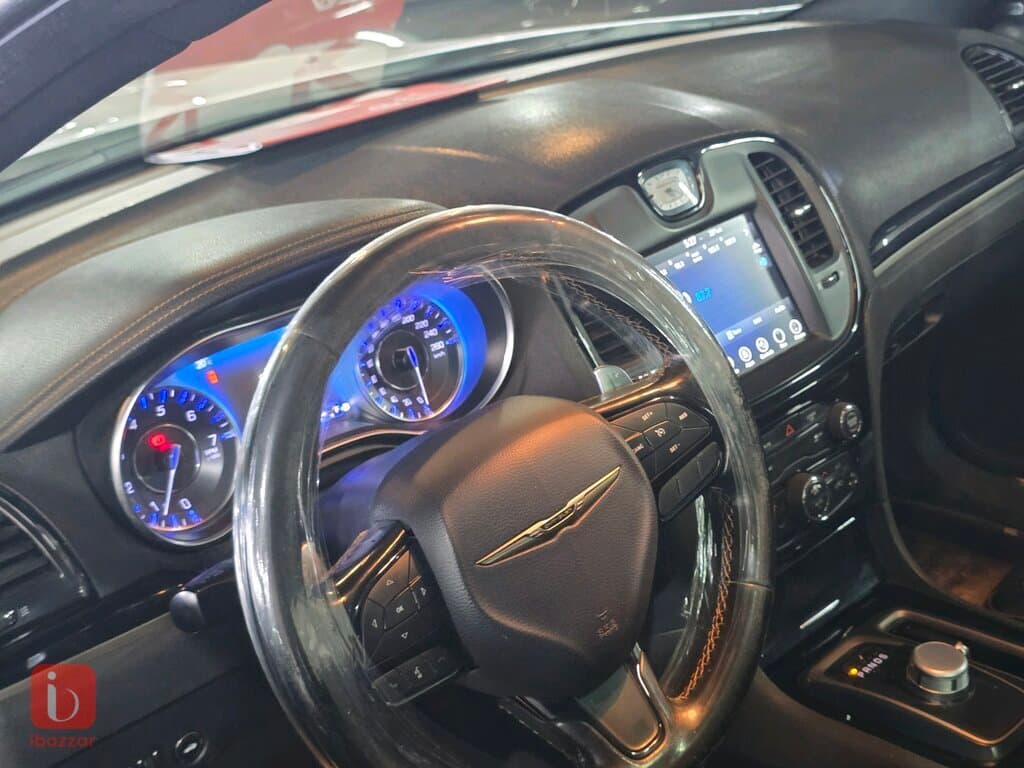 Chrysler 300 S 8