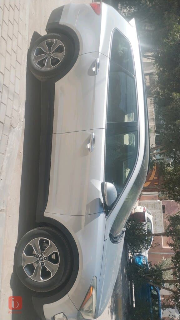 Hyundai Santa Fe GL 3