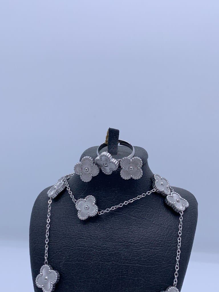 Van Cleef Flower Jewelry Set - Silver 2