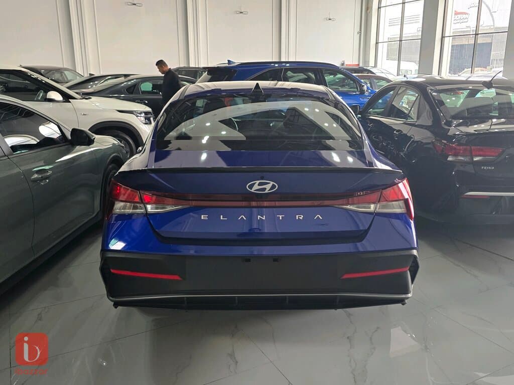 Hyundai Elantra 4