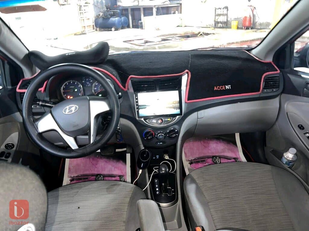 Hyundai Accent 8