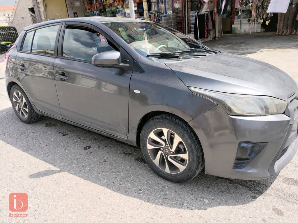 Toyota Yaris SE 7