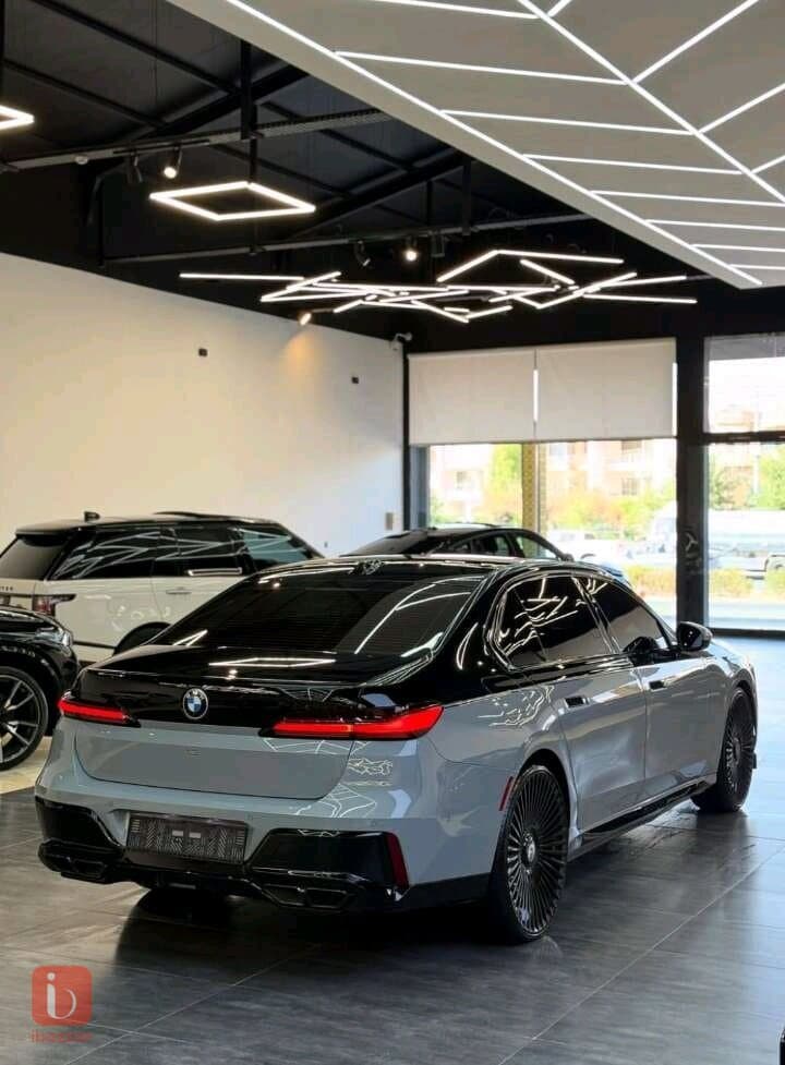 BMW 7-Series 760i 6