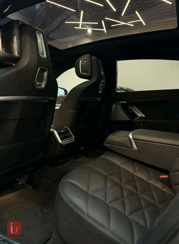BMW 7-Series 740i 12