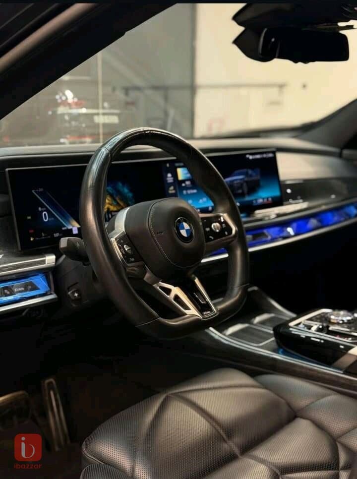 BMW 7-Series 740i 10