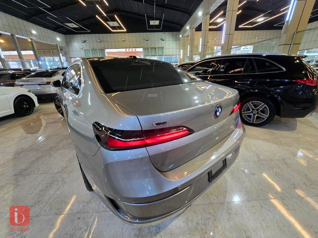 BMW 7-Series 750i 6