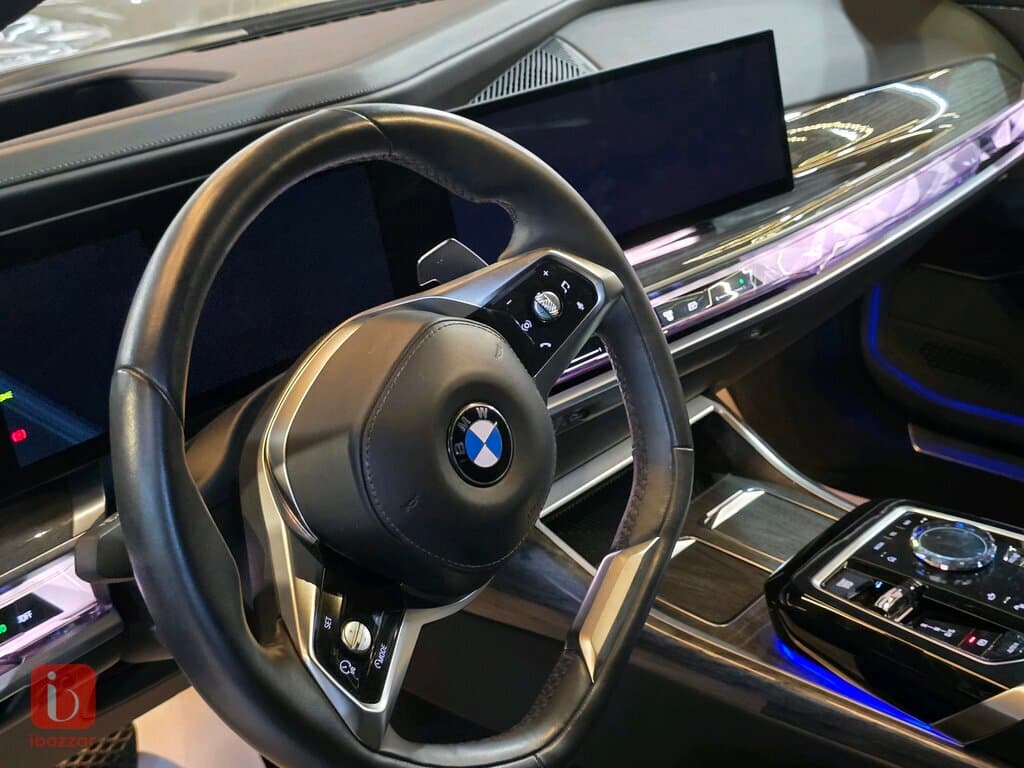 BMW 7-Series 750i 9