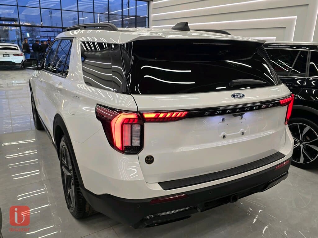 Ford Explorer ST 4