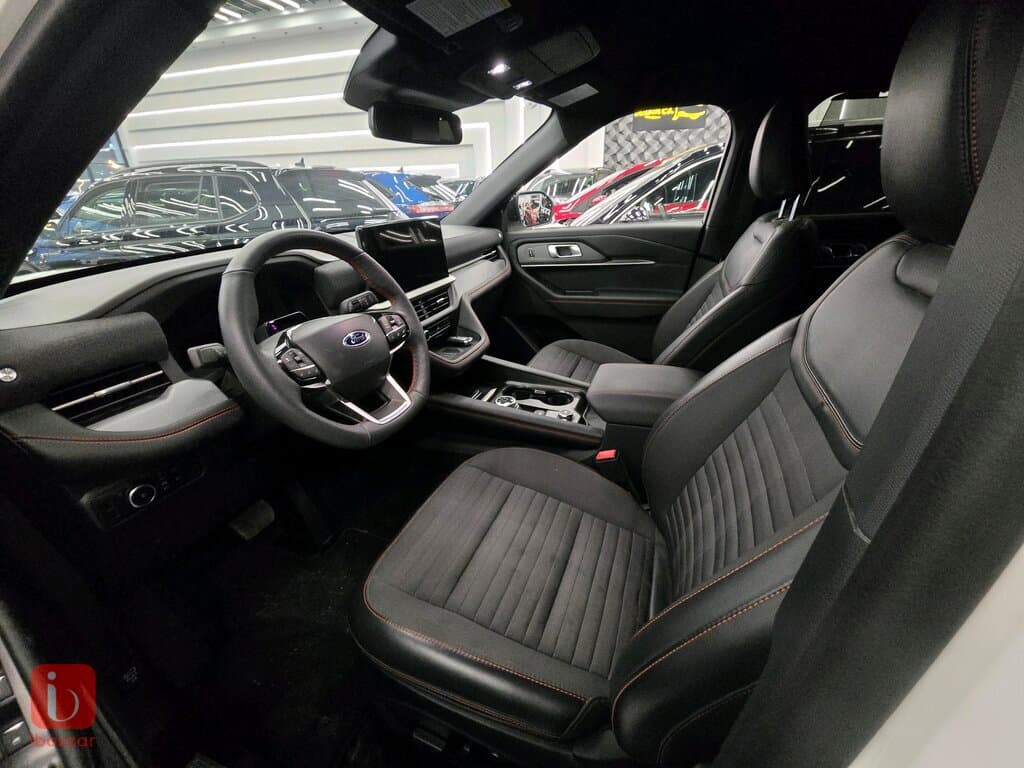 Ford Explorer ST 8