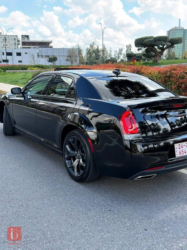 Chrysler 300 S 9
