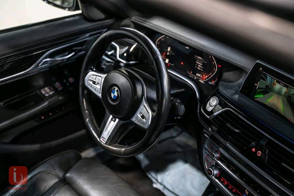 BMW 7-Series 740i 11