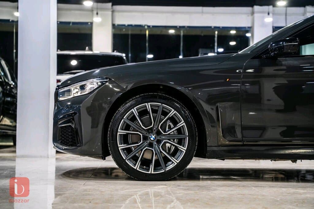 BMW 7-Series 740i 12