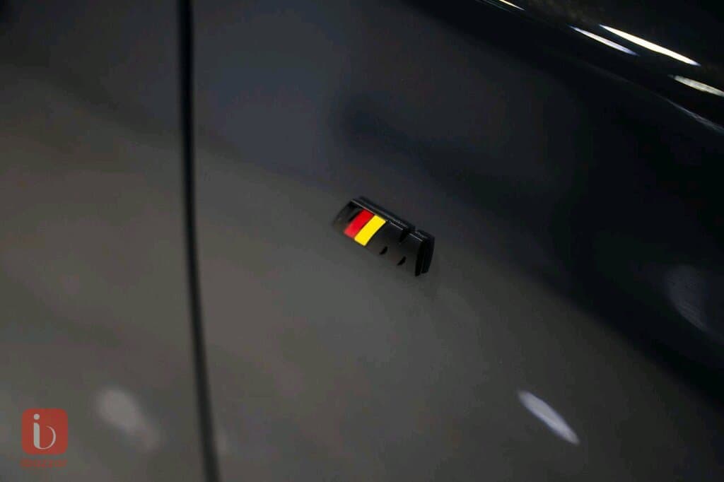 BMW 7-Series 740i 13