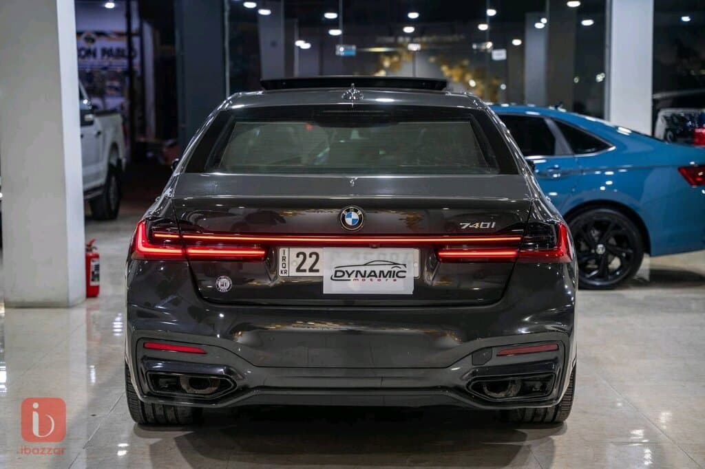 BMW 7-Series 740i 4