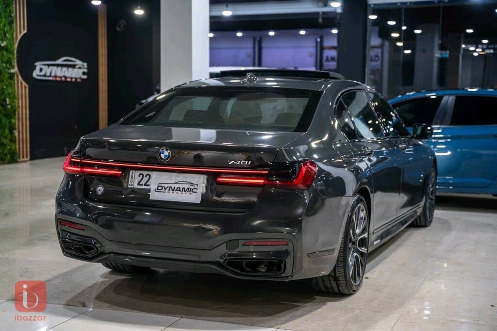 BMW 7-Series 740i 5