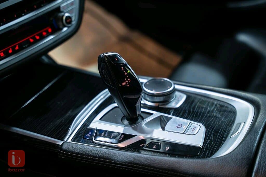 BMW 7-Series 740i 9