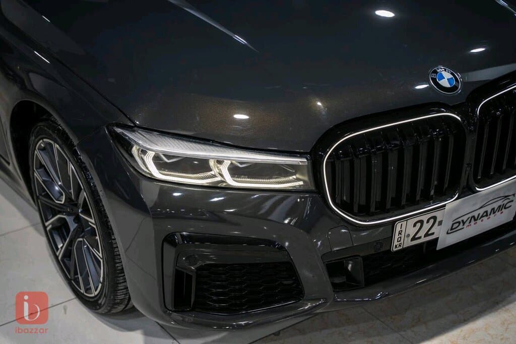 BMW 7-Series 740i 10