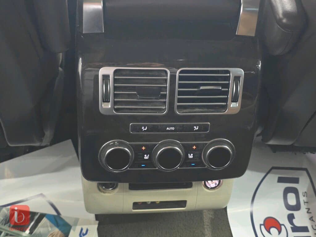 Land Rover Range Rover Vogue 8