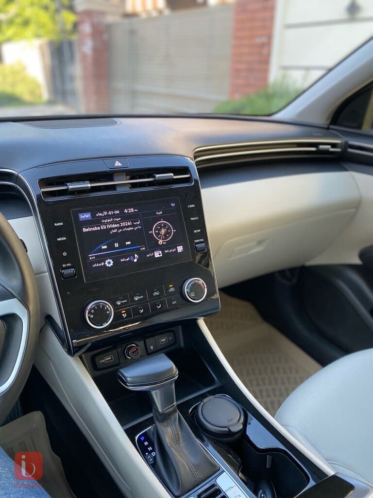 Hyundai Tucson GL Plus 9