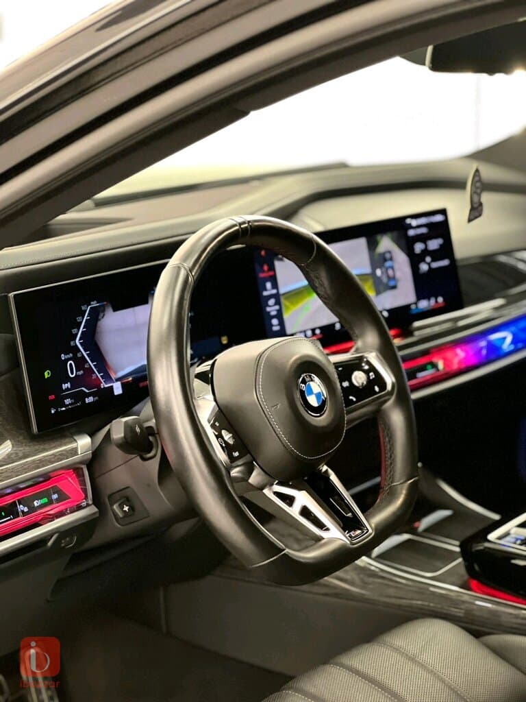 BMW 7-Series 740i 17
