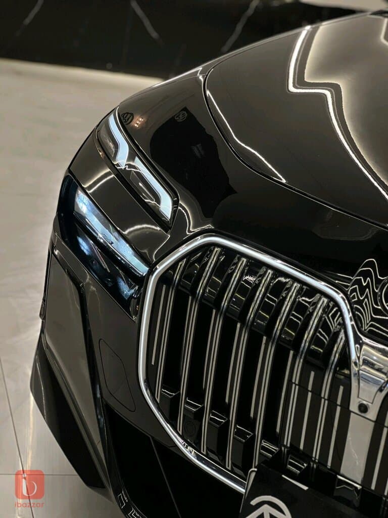 BMW 7-Series 740i 18