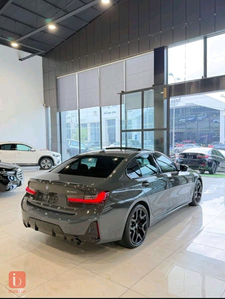 BMW 3-Series 330i 4