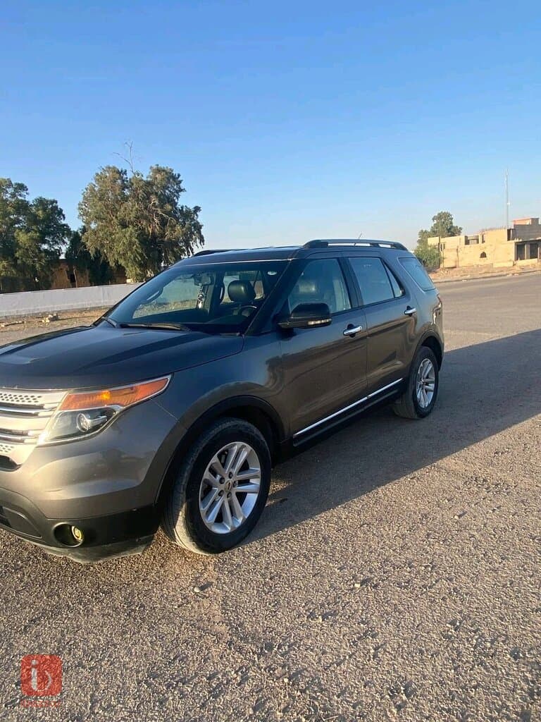 Ford Explorer XLT 2