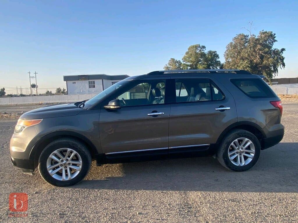 Ford Explorer XLT 8