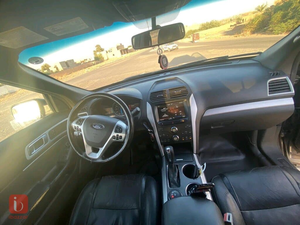 Ford Explorer XLT 10