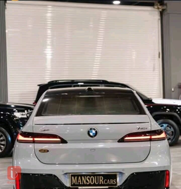 BMW 7-Series 740i 4