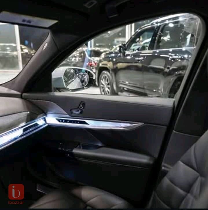 BMW 7-Series 740i 8