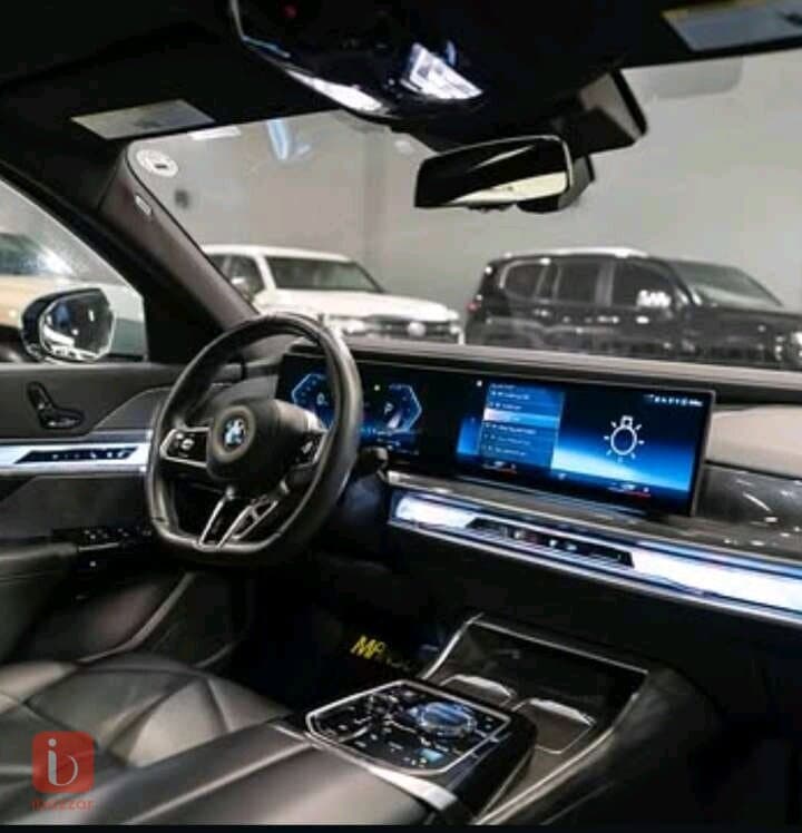 BMW 7-Series 740i 9