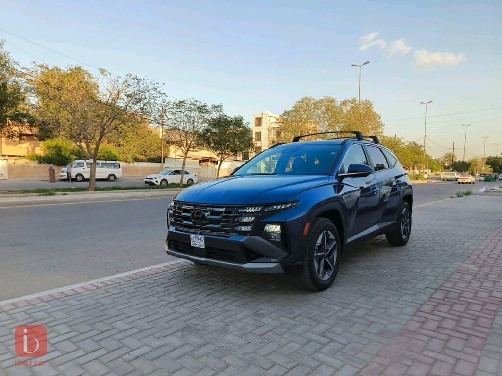 Hyundai Tucson SE 2