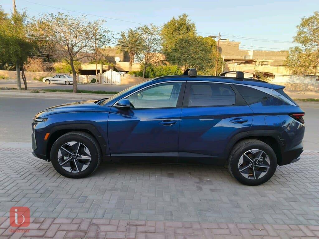 Hyundai Tucson SE 6