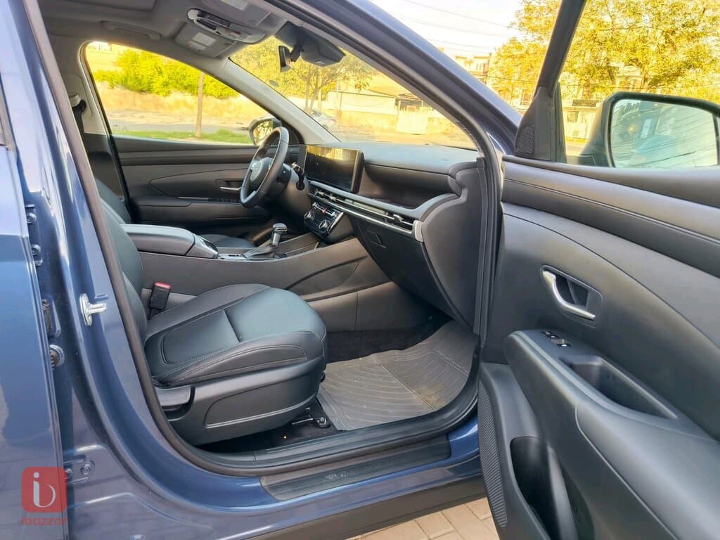 Hyundai Tucson SE 10