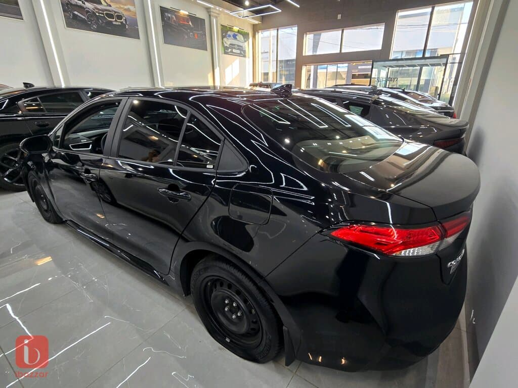 Toyota Corolla LE 4