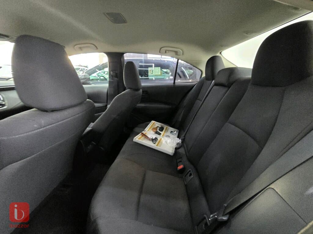 Toyota Corolla LE 5