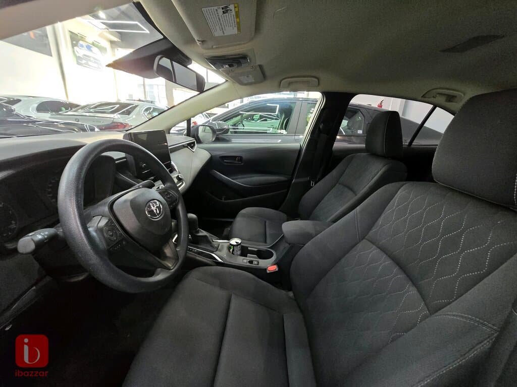 Toyota Corolla LE 6