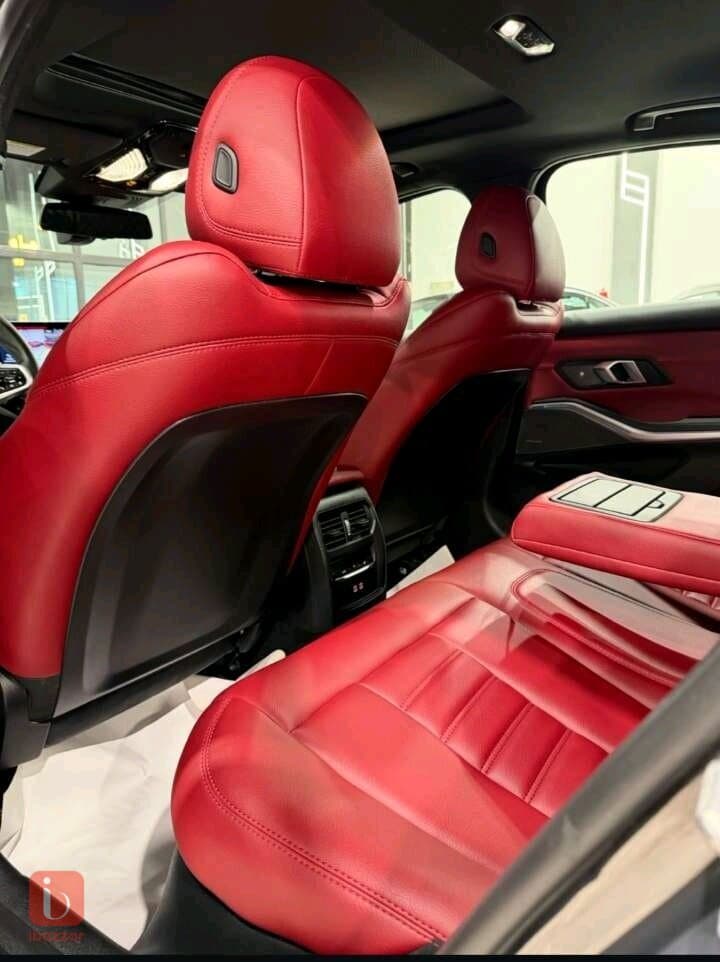 BMW 3-Series 330i 8
