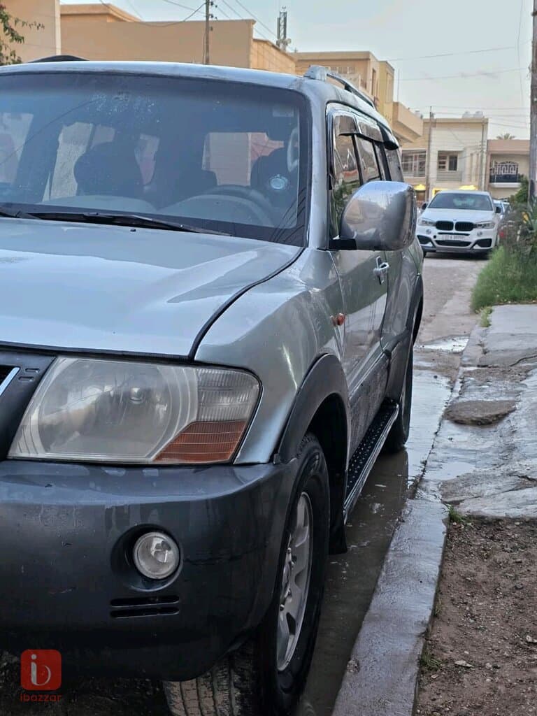 Mitsubishi Pajero 4WD 5 Door 2