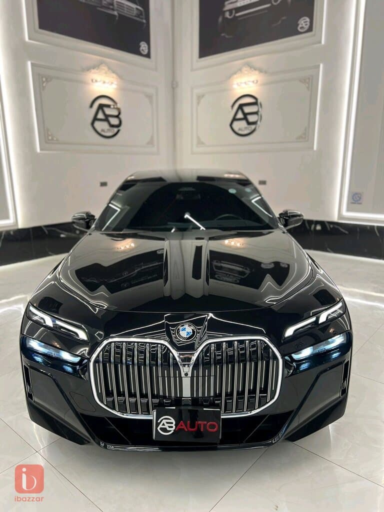 BMW 7-Series 740i 11