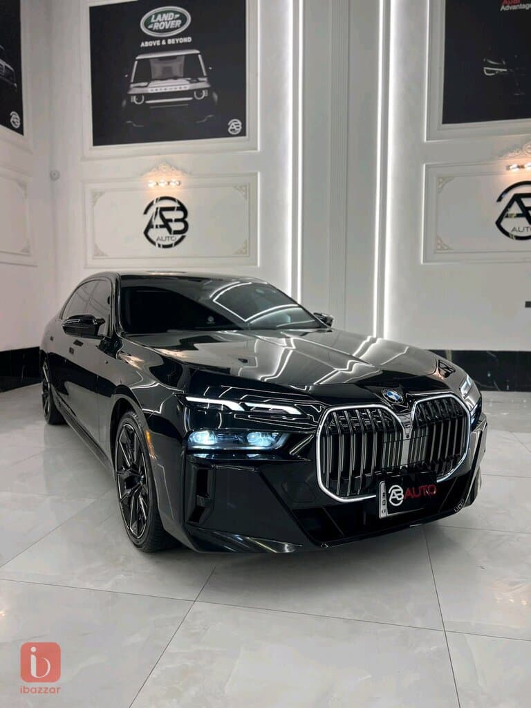 BMW 7-Series 740i 12