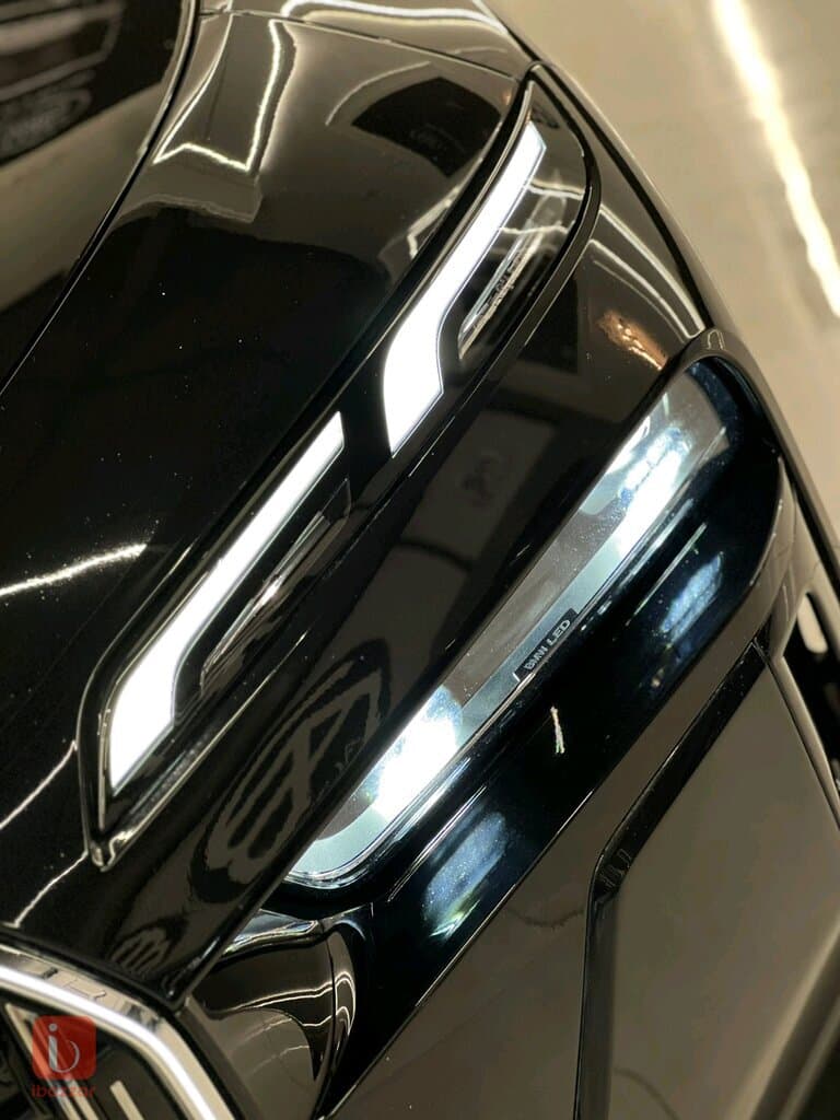 BMW 7-Series 740i 15