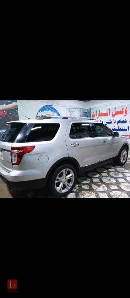 Ford Explorer XLT 4