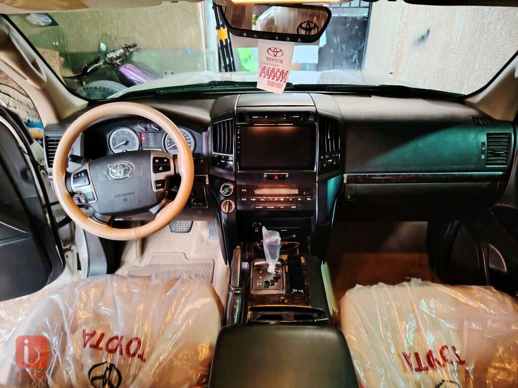 Toyota Land Cruiser GXR 11