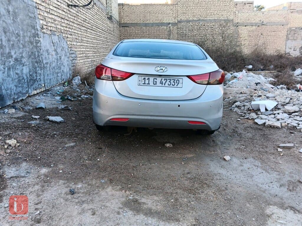 Hyundai Elantra 4